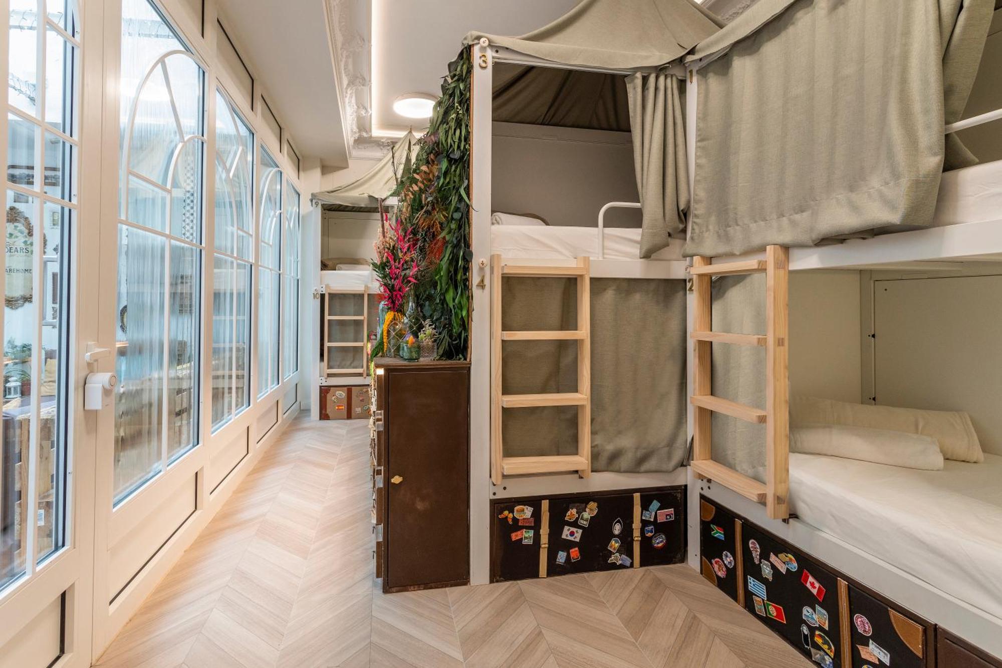 4 Bears Sharehome Madrid Exterior photo