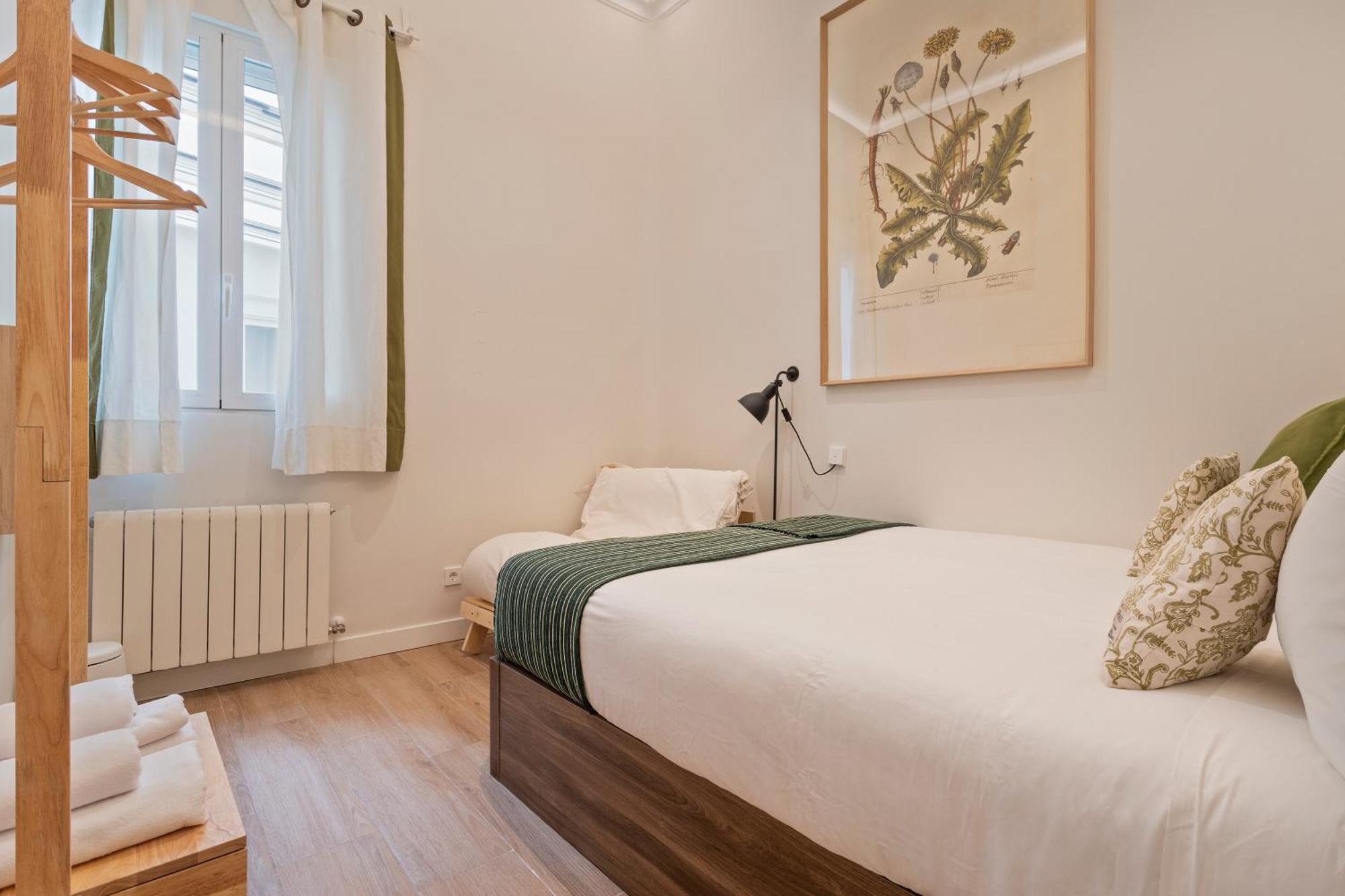 4 Bears Sharehome Madrid Exterior photo