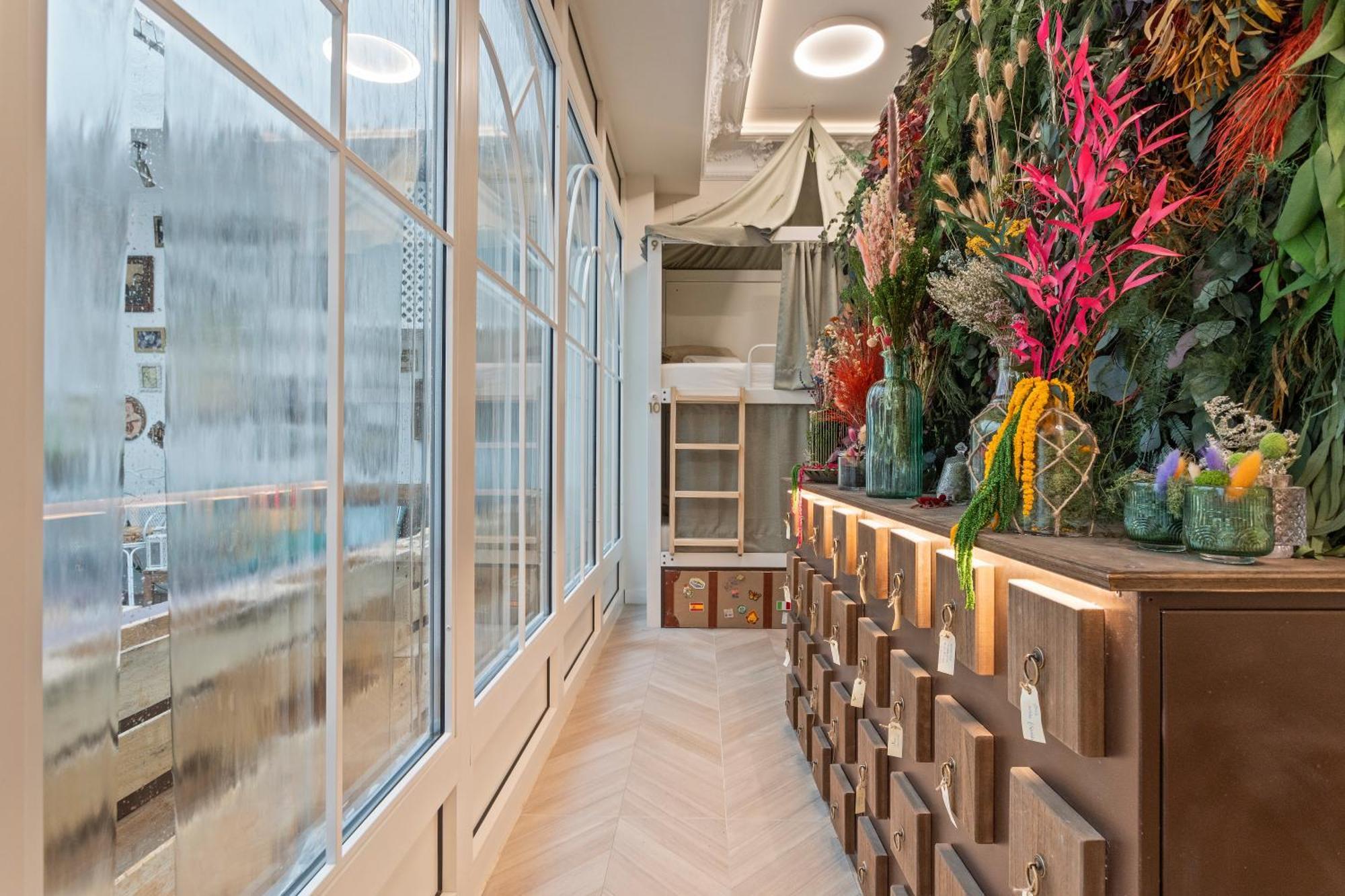 4 Bears Sharehome Madrid Exterior photo