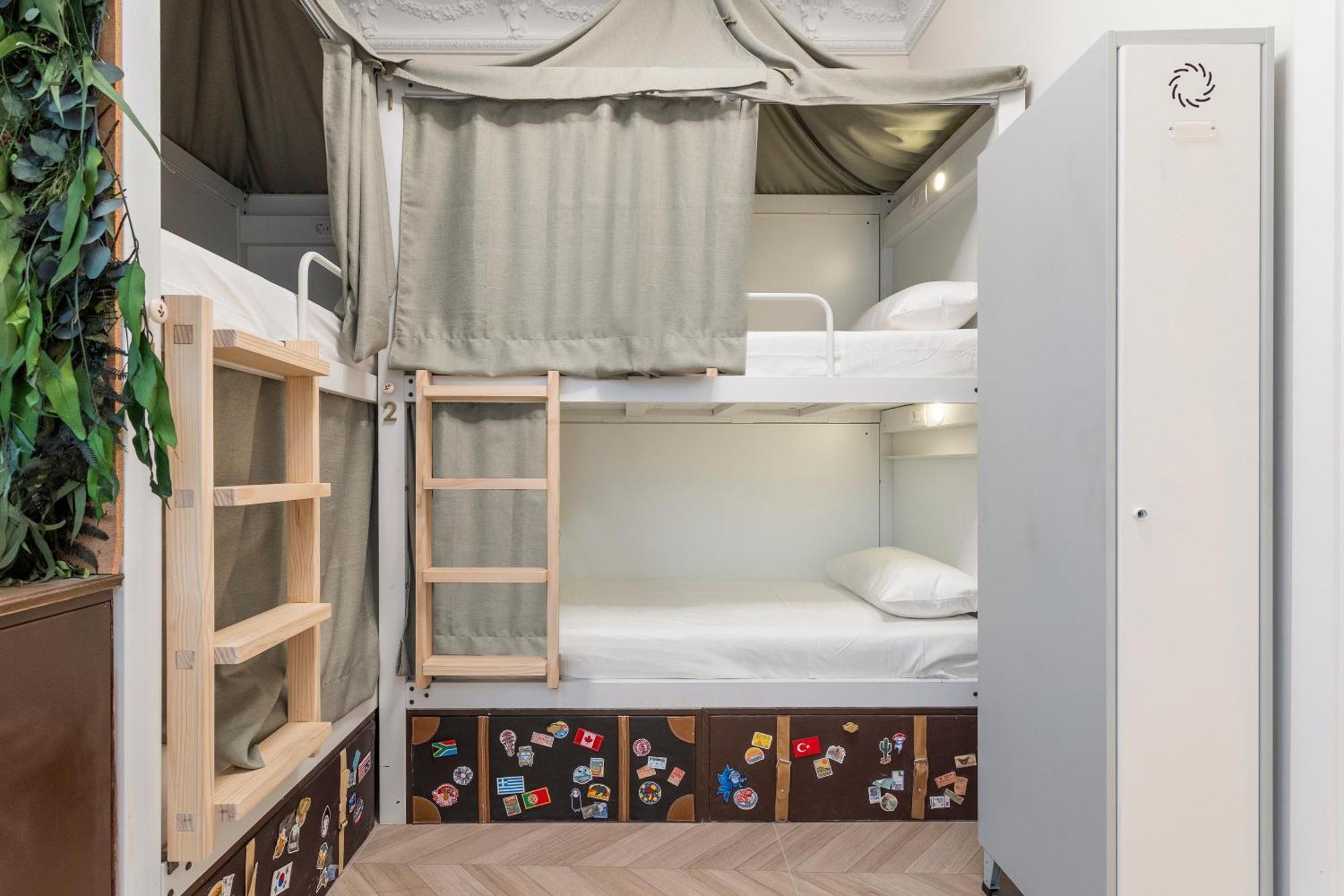 4 Bears Sharehome Madrid Exterior photo