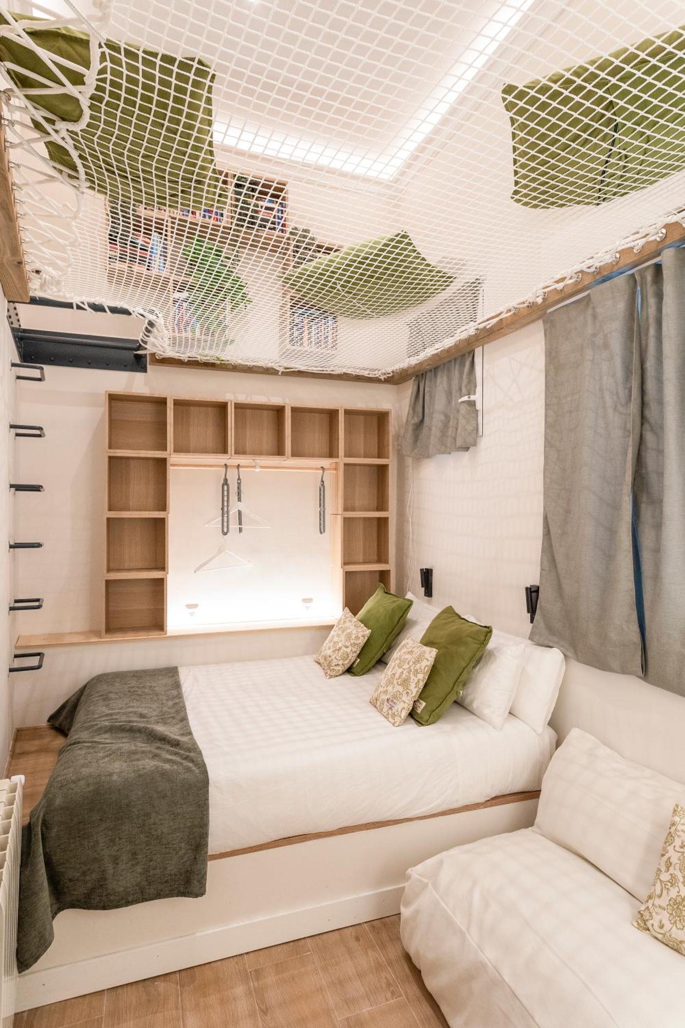 4 Bears Sharehome Madrid Exterior photo