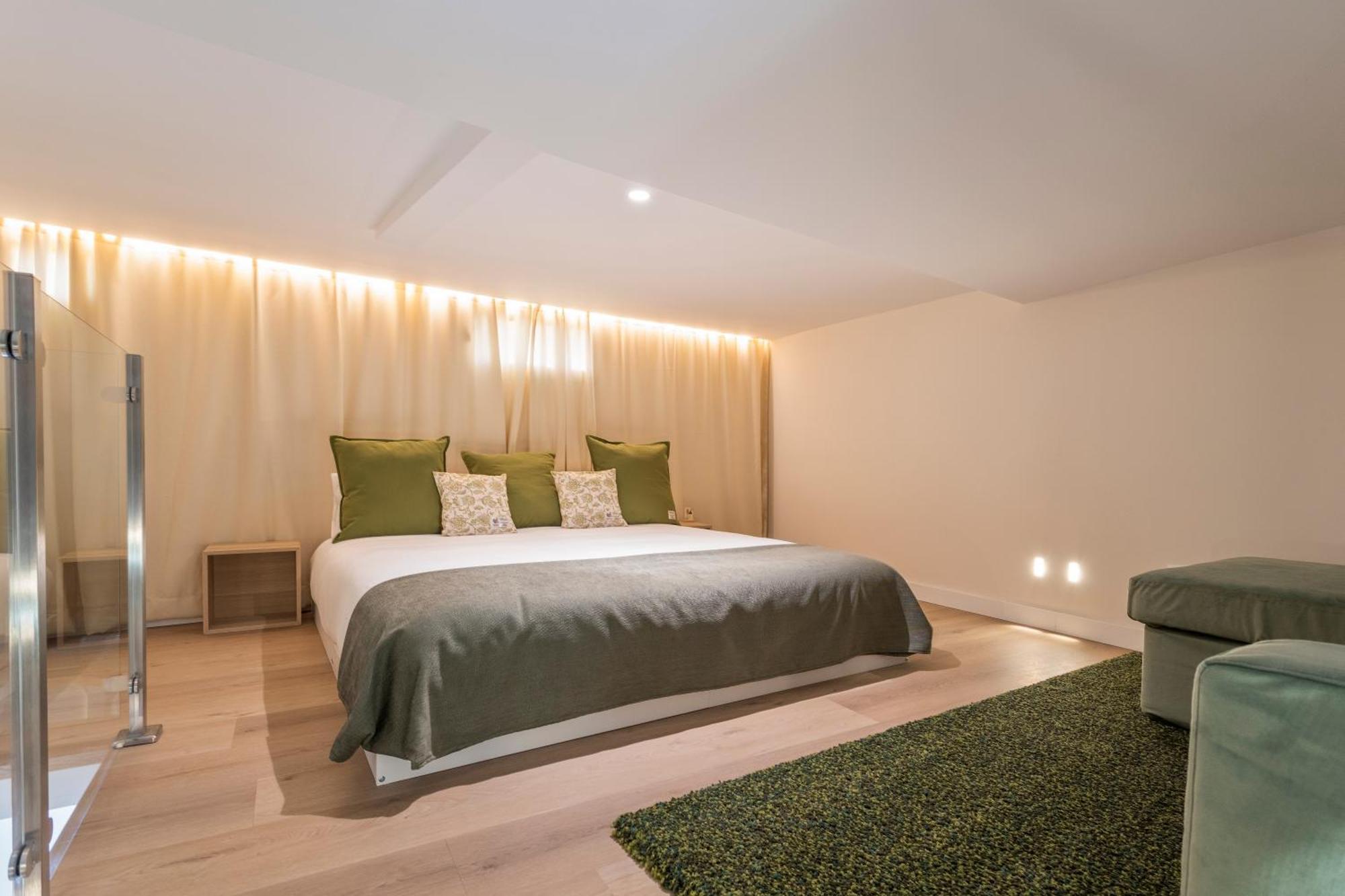 4 Bears Sharehome Madrid Exterior photo