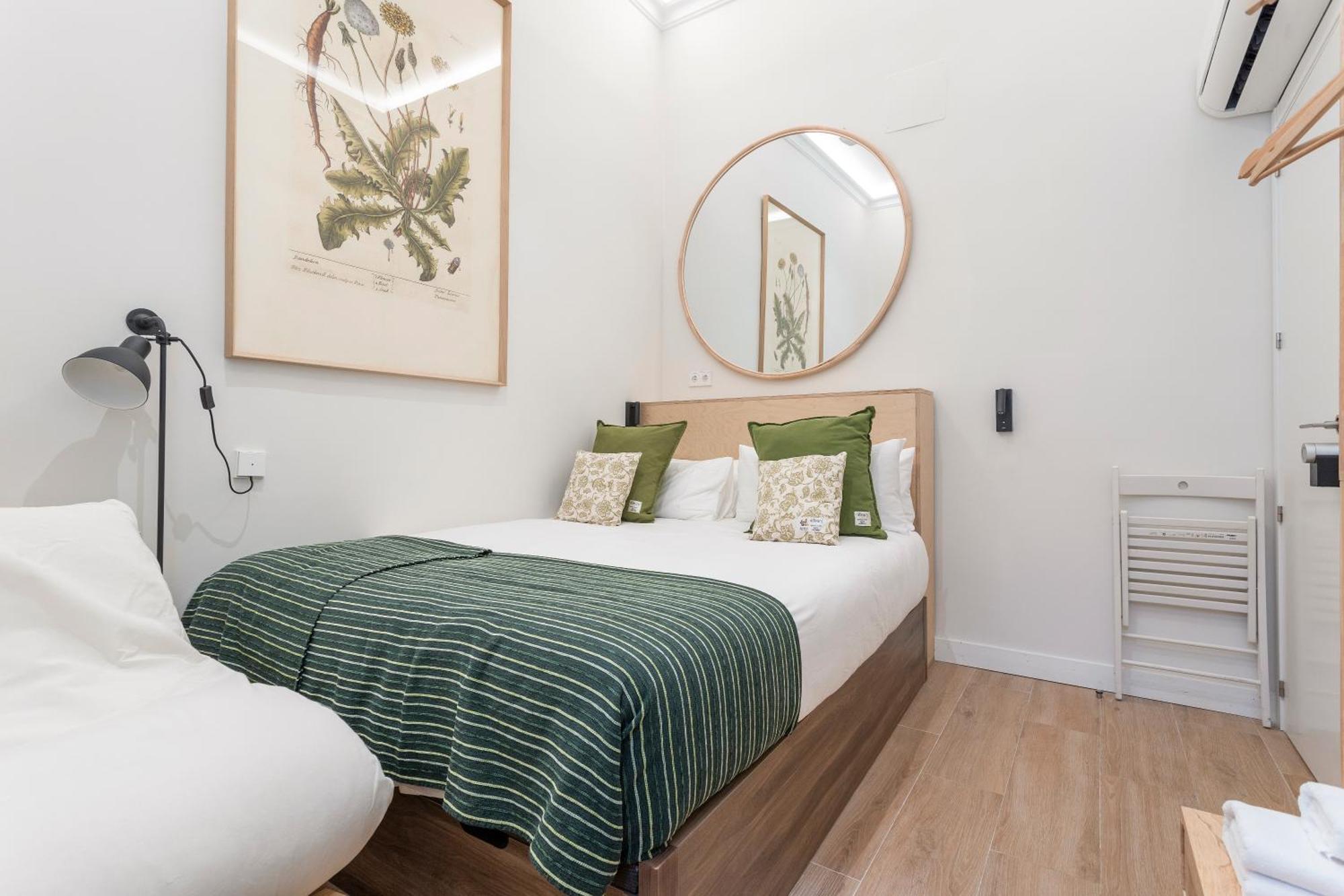 4 Bears Sharehome Madrid Exterior photo