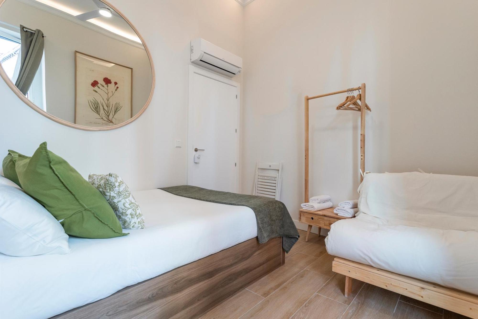 4 Bears Sharehome Madrid Exterior photo