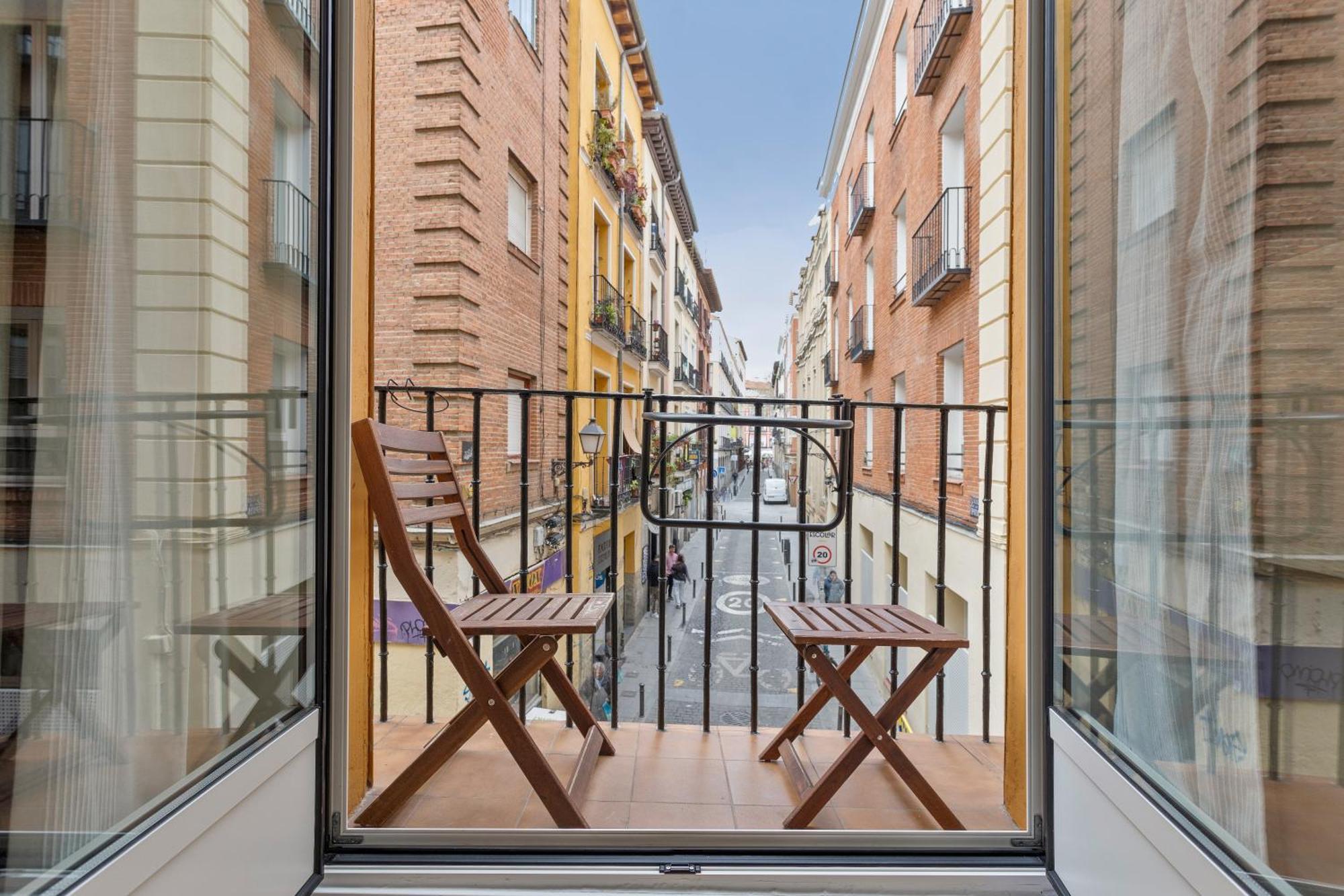4 Bears Sharehome Madrid Exterior photo