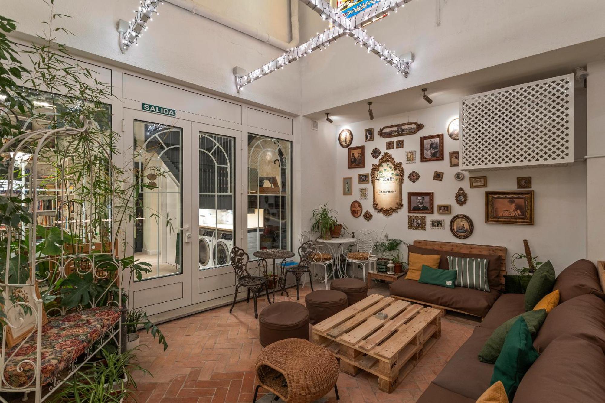 4 Bears Sharehome Madrid Exterior photo