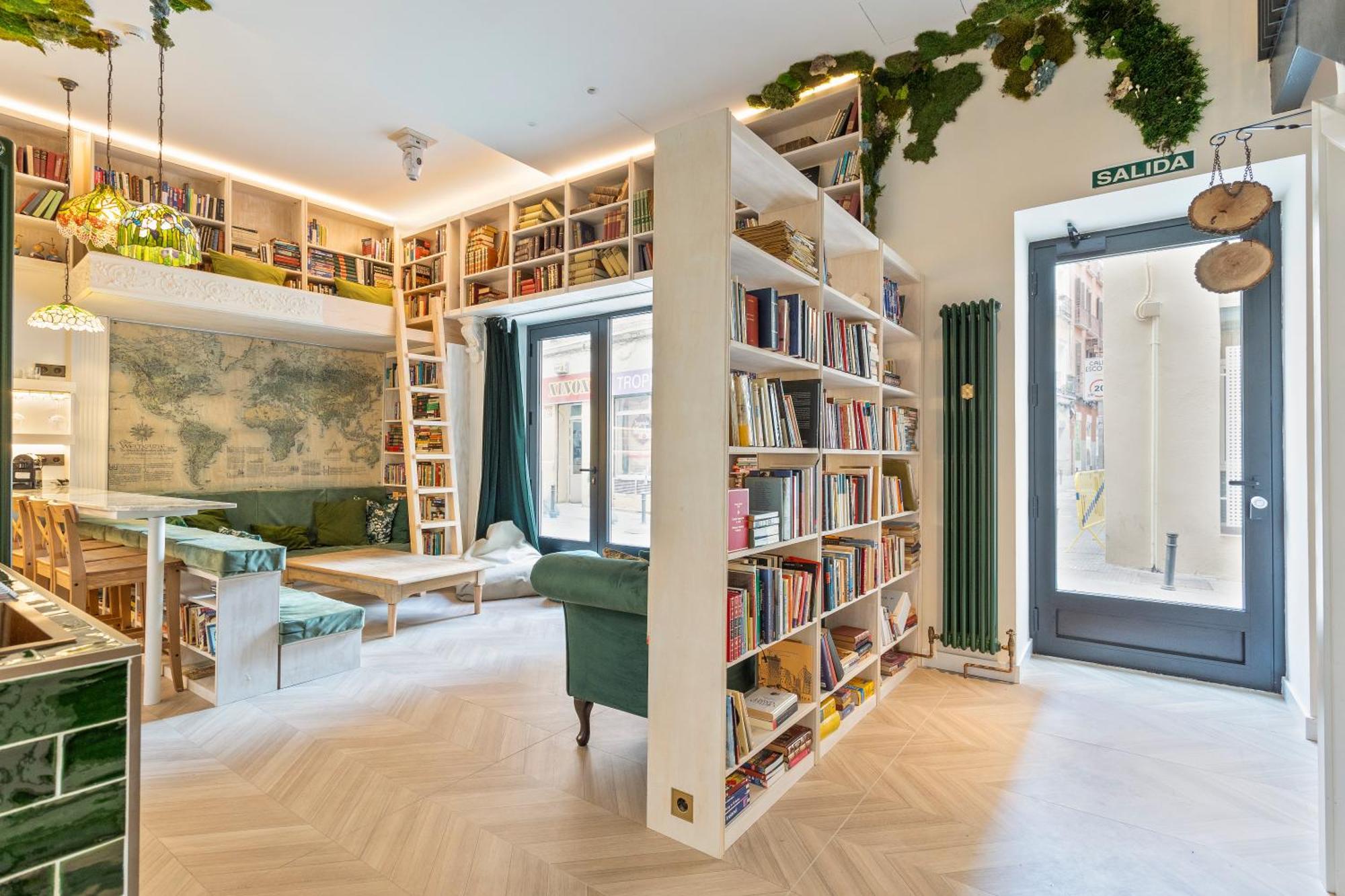 4 Bears Sharehome Madrid Exterior photo