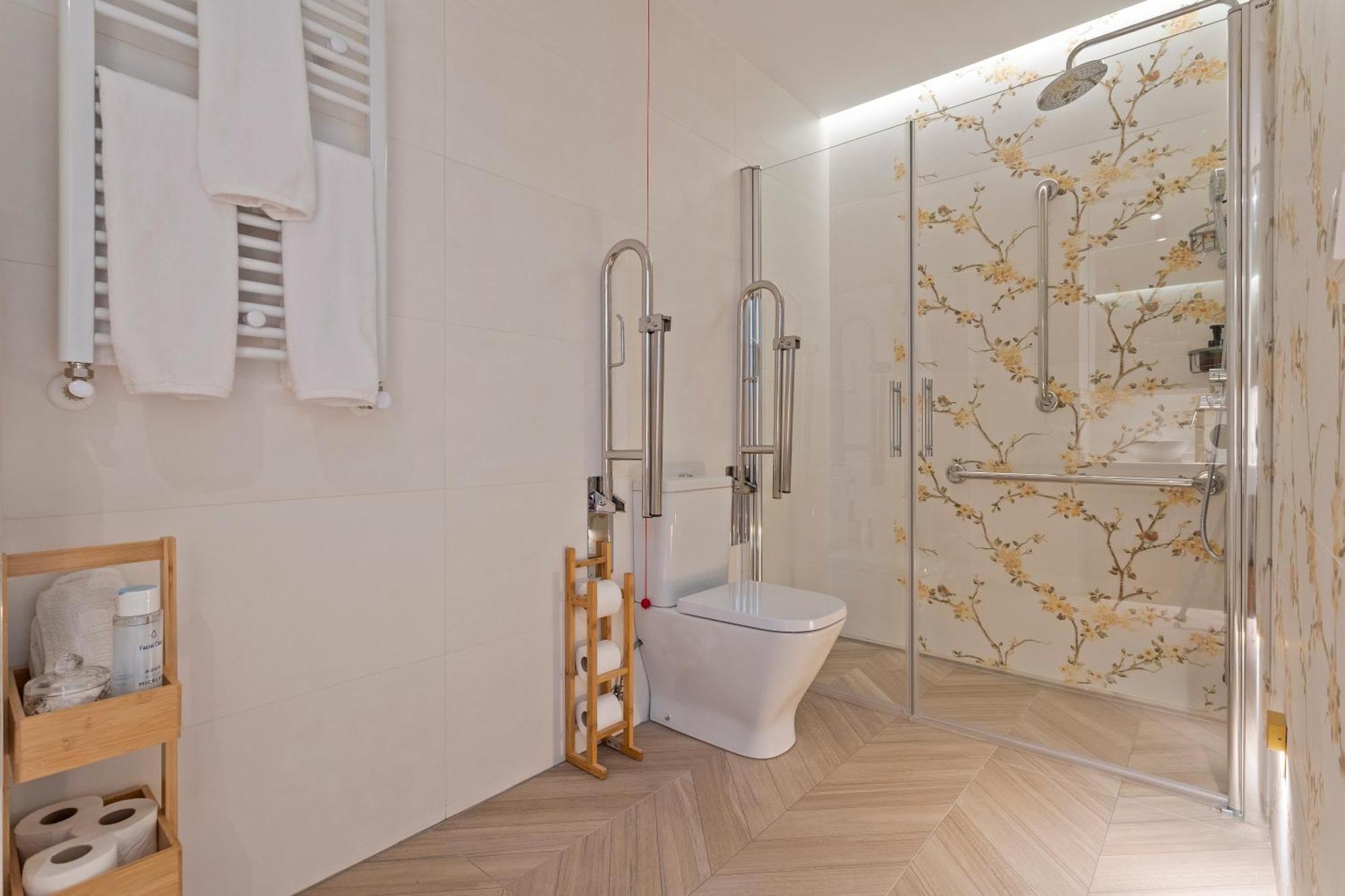 4 Bears Sharehome Madrid Exterior photo